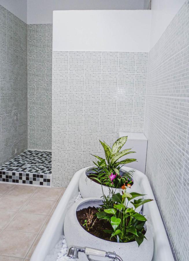 La Laujere Ivie - Gite & Piscine Privative Saint-Hilaire-du-Bois  Экстерьер фото